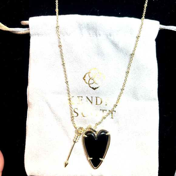 Kendra Scott Ansley Arrow & Black Stone Heart Necklace - Picture 1 of 13